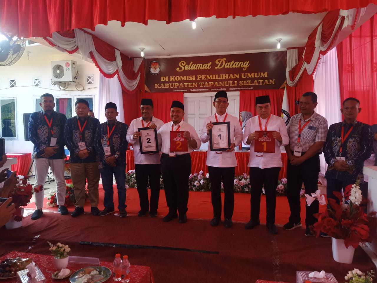 Prnarinarikan nomor urut pasangan calon