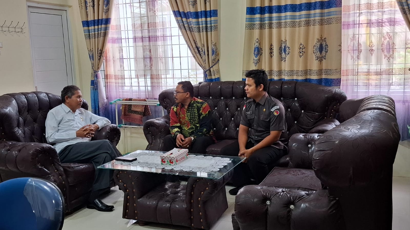 Anggota Bawaslu Tapsel (kanan) Kadis PMD Tapsel (Kiri)
